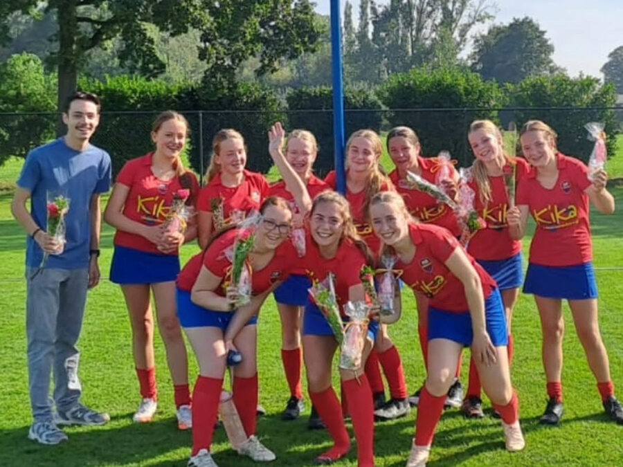 Korfbalmeiden van de J1 Kampioen geworden