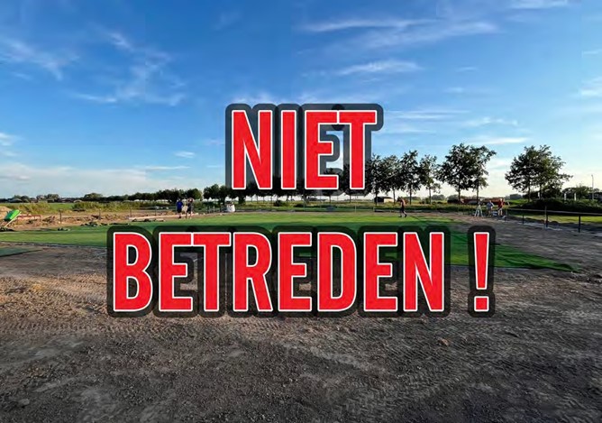 Aanleg kunstgrasveld aan de Bernhardweg