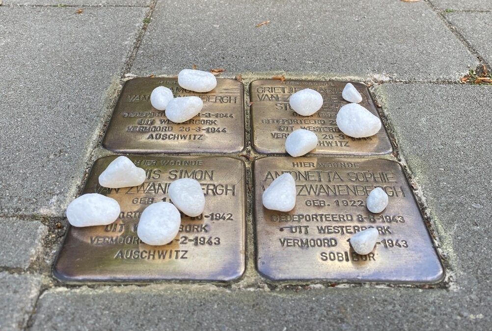 Wandeltocht langs Struikelstenen in Oss